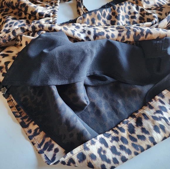 Express Leopard print blouse top NWT - Picture 5 of 8